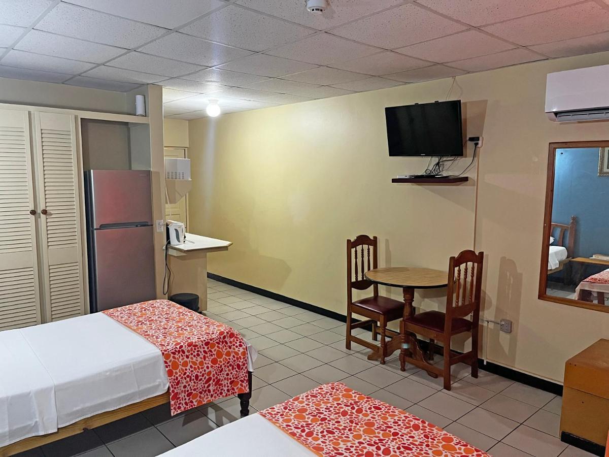 Boissiere Village Sundeck Suites מראה חיצוני תמונה
