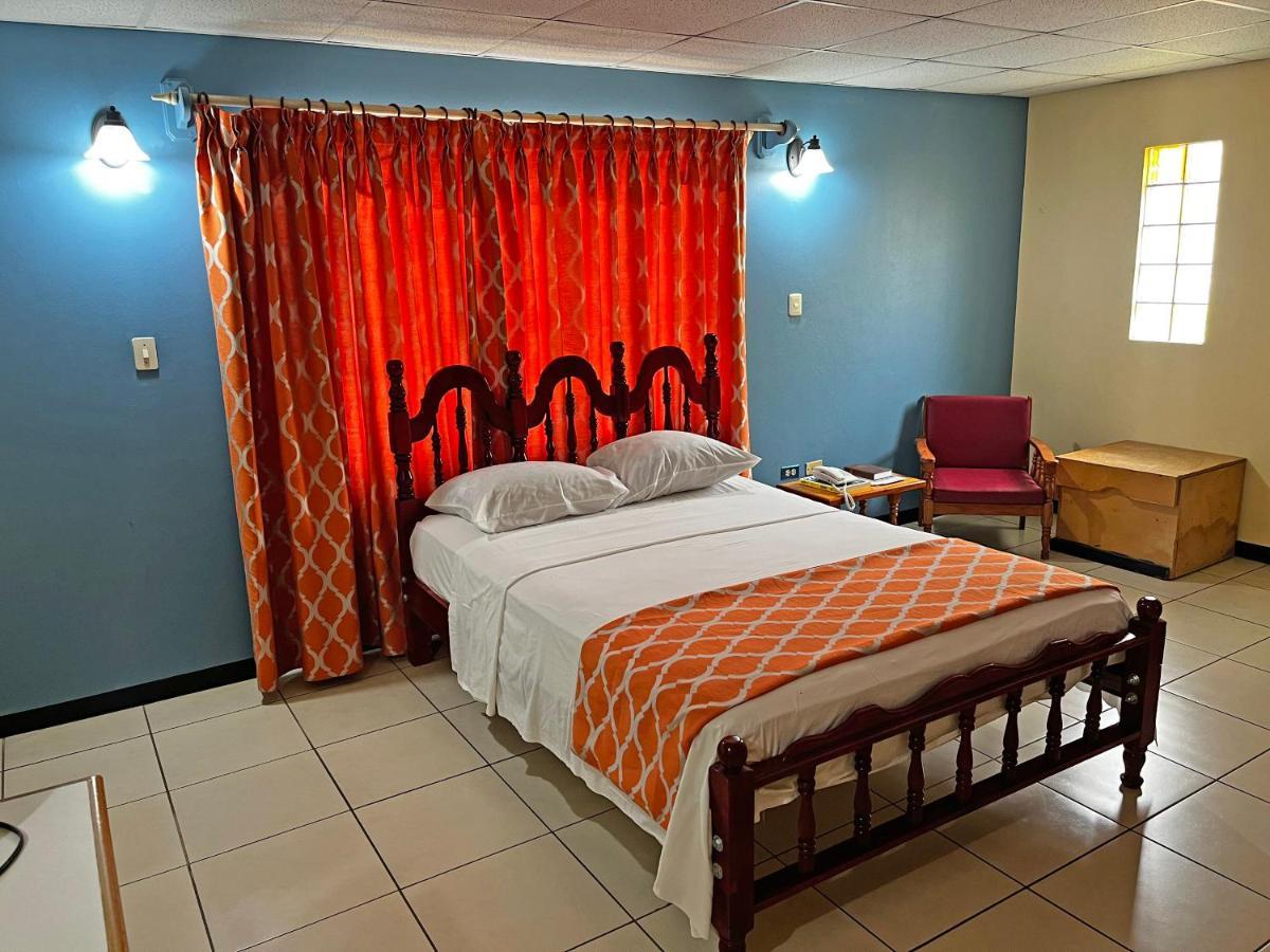 Boissiere Village Sundeck Suites מראה חיצוני תמונה