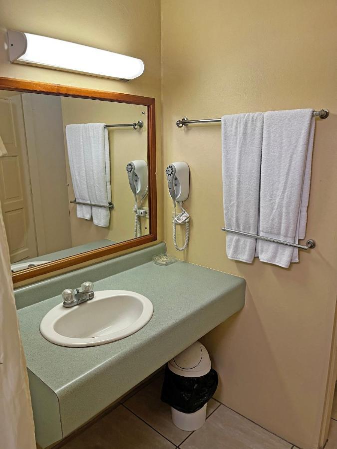 Boissiere Village Sundeck Suites מראה חיצוני תמונה